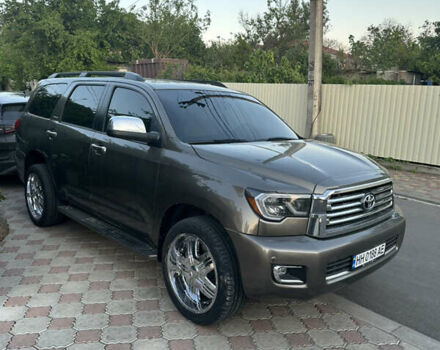 Серый Тойота Секвойя, объемом двигателя 5.7 л и пробегом 289 тыс. км за 22200 $, фото 4 на Automoto.ua