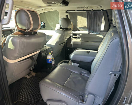 Серый Тойота Секвойя, объемом двигателя 5.7 л и пробегом 289 тыс. км за 22200 $, фото 18 на Automoto.ua