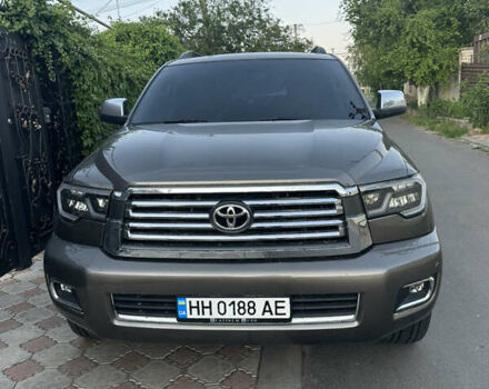 Серый Тойота Секвойя, объемом двигателя 5.7 л и пробегом 289 тыс. км за 22200 $, фото 2 на Automoto.ua