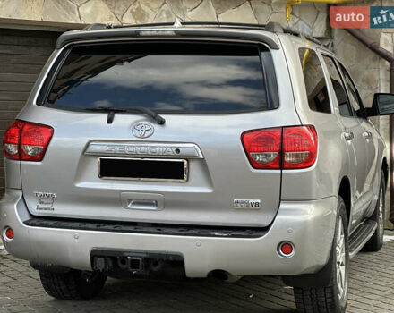 Серый Тойота Секвойя, объемом двигателя 5.7 л и пробегом 250 тыс. км за 19999 $, фото 9 на Automoto.ua