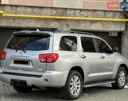Серый Тойота Секвойя, объемом двигателя 5.7 л и пробегом 250 тыс. км за 19999 $, фото 11 на Automoto.ua