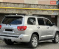 Серый Тойота Секвойя, объемом двигателя 5.7 л и пробегом 250 тыс. км за 19999 $, фото 11 на Automoto.ua