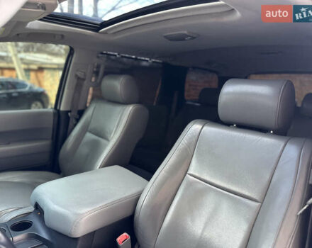 Серый Тойота Секвойя, объемом двигателя 5.7 л и пробегом 250 тыс. км за 19999 $, фото 24 на Automoto.ua
