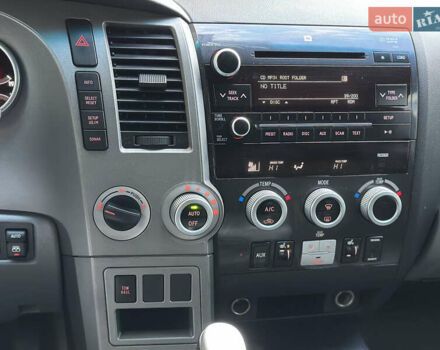 Серый Тойота Секвойя, объемом двигателя 5.7 л и пробегом 250 тыс. км за 19999 $, фото 33 на Automoto.ua