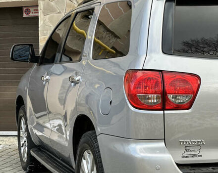 Серый Тойота Секвойя, объемом двигателя 5.7 л и пробегом 250 тыс. км за 19999 $, фото 37 на Automoto.ua