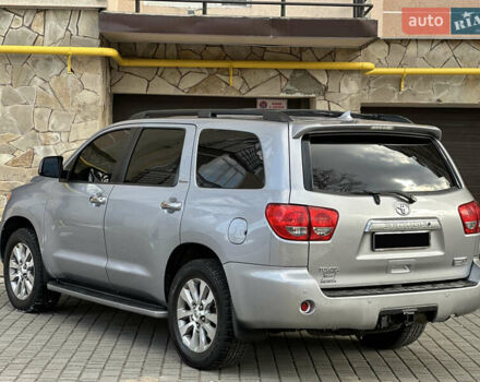 Серый Тойота Секвойя, объемом двигателя 5.7 л и пробегом 250 тыс. км за 19999 $, фото 7 на Automoto.ua