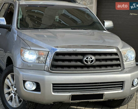 Серый Тойота Секвойя, объемом двигателя 5.7 л и пробегом 250 тыс. км за 19999 $, фото 10 на Automoto.ua