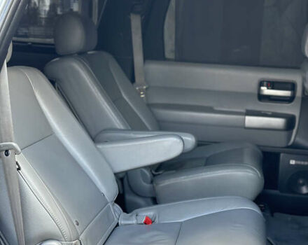 Серый Тойота Секвойя, объемом двигателя 5.7 л и пробегом 250 тыс. км за 19999 $, фото 27 на Automoto.ua