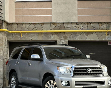 Серый Тойота Секвойя, объемом двигателя 5.7 л и пробегом 250 тыс. км за 19999 $, фото 4 на Automoto.ua