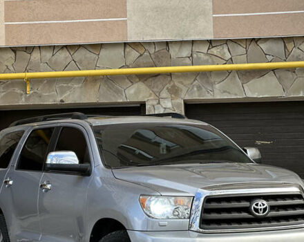 Серый Тойота Секвойя, объемом двигателя 5.7 л и пробегом 250 тыс. км за 19999 $, фото 3 на Automoto.ua