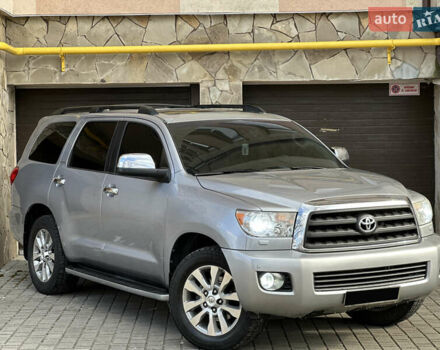Серый Тойота Секвойя, объемом двигателя 5.7 л и пробегом 250 тыс. км за 19999 $, фото 2 на Automoto.ua