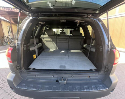 Серый Тойота Секвойя, объемом двигателя 5.7 л и пробегом 259 тыс. км за 21000 $, фото 9 на Automoto.ua