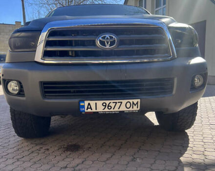 Серый Тойота Секвойя, объемом двигателя 5.7 л и пробегом 259 тыс. км за 21000 $, фото 6 на Automoto.ua