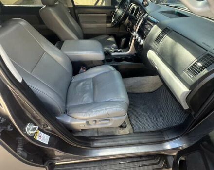 Серый Тойота Секвойя, объемом двигателя 5.7 л и пробегом 259 тыс. км за 21000 $, фото 10 на Automoto.ua