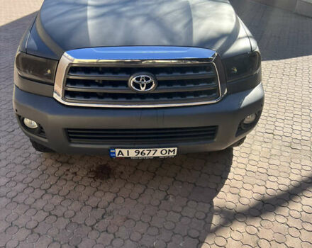 Серый Тойота Секвойя, объемом двигателя 5.7 л и пробегом 259 тыс. км за 21000 $, фото 5 на Automoto.ua