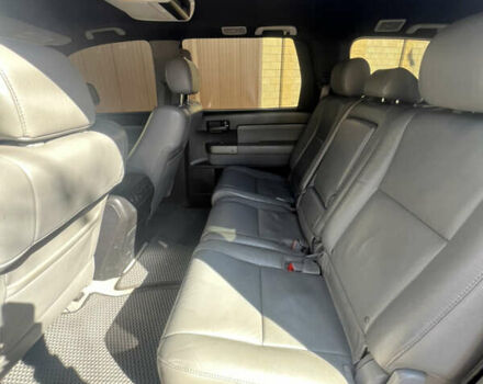 Серый Тойота Секвойя, объемом двигателя 5.7 л и пробегом 259 тыс. км за 21000 $, фото 13 на Automoto.ua