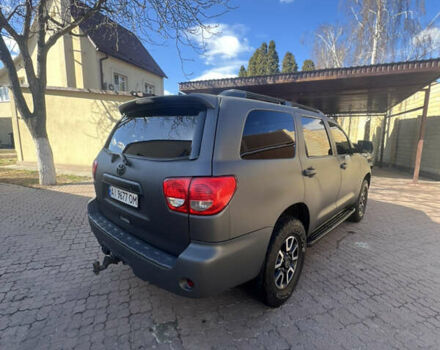 Серый Тойота Секвойя, объемом двигателя 5.7 л и пробегом 259 тыс. км за 21000 $, фото 4 на Automoto.ua