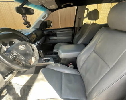 Серый Тойота Секвойя, объемом двигателя 5.7 л и пробегом 259 тыс. км за 21000 $, фото 12 на Automoto.ua