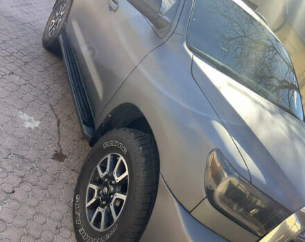 Серый Тойота Секвойя, объемом двигателя 5.7 л и пробегом 259 тыс. км за 21000 $, фото 7 на Automoto.ua