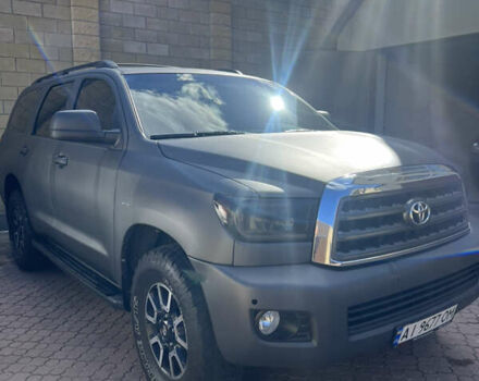 Серый Тойота Секвойя, объемом двигателя 5.7 л и пробегом 259 тыс. км за 21000 $, фото 1 на Automoto.ua