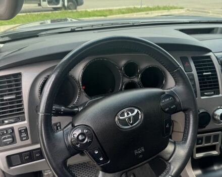 Серый Тойота Секвойя, объемом двигателя 0 л и пробегом 244 тыс. км за 24000 $, фото 4 на Automoto.ua