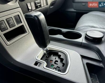 Серый Тойота Секвойя, объемом двигателя 5.66 л и пробегом 228 тыс. км за 27990 $, фото 26 на Automoto.ua