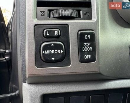 Серый Тойота Секвойя, объемом двигателя 5.66 л и пробегом 228 тыс. км за 27990 $, фото 17 на Automoto.ua