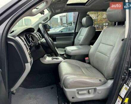 Серый Тойота Секвойя, объемом двигателя 5.66 л и пробегом 228 тыс. км за 27990 $, фото 7 на Automoto.ua