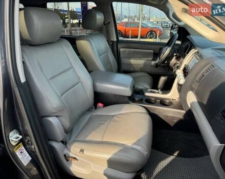 Серый Тойота Секвойя, объемом двигателя 5.66 л и пробегом 228 тыс. км за 27990 $, фото 11 на Automoto.ua