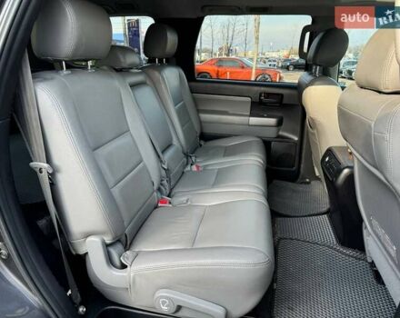 Серый Тойота Секвойя, объемом двигателя 5.66 л и пробегом 228 тыс. км за 27990 $, фото 10 на Automoto.ua