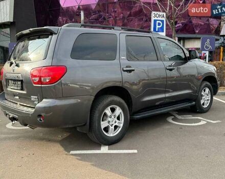 Серый Тойота Секвойя, объемом двигателя 5.66 л и пробегом 228 тыс. км за 27990 $, фото 6 на Automoto.ua