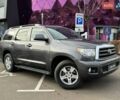 Серый Тойота Секвойя, объемом двигателя 5.66 л и пробегом 228 тыс. км за 27990 $, фото 1 на Automoto.ua