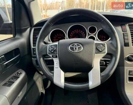 Серый Тойота Секвойя, объемом двигателя 5.66 л и пробегом 228 тыс. км за 27990 $, фото 12 на Automoto.ua