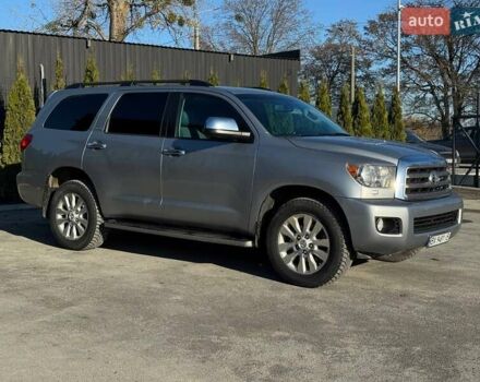 Серый Тойота Секвойя, объемом двигателя 5.66 л и пробегом 220 тыс. км за 32000 $, фото 3 на Automoto.ua