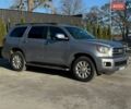 Серый Тойота Секвойя, объемом двигателя 5.66 л и пробегом 220 тыс. км за 32000 $, фото 3 на Automoto.ua