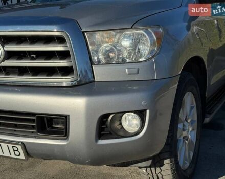 Серый Тойота Секвойя, объемом двигателя 5.66 л и пробегом 220 тыс. км за 32000 $, фото 15 на Automoto.ua