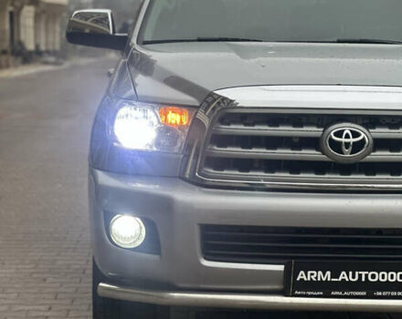 Серый Тойота Секвойя, объемом двигателя 5.69 л и пробегом 208 тыс. км за 30000 $, фото 7 на Automoto.ua