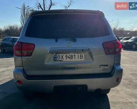 Серый Тойота Секвойя, объемом двигателя 5.66 л и пробегом 220 тыс. км за 32000 $, фото 7 на Automoto.ua