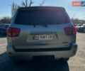 Серый Тойота Секвойя, объемом двигателя 5.66 л и пробегом 220 тыс. км за 32000 $, фото 7 на Automoto.ua