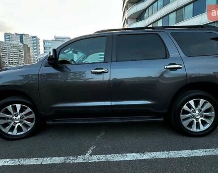 Серый Тойота Секвойя, объемом двигателя 5.7 л и пробегом 171 тыс. км за 32500 $, фото 1 на Automoto.ua