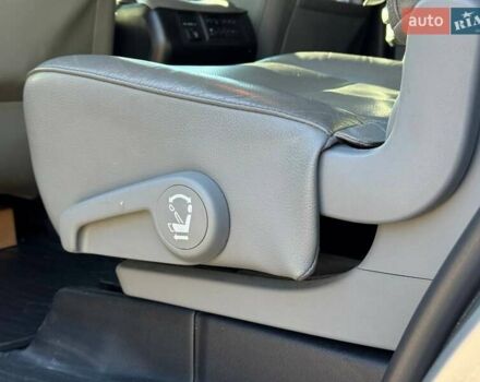 Серый Тойота Секвойя, объемом двигателя 5.66 л и пробегом 220 тыс. км за 32000 $, фото 29 на Automoto.ua