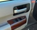Серый Тойота Секвойя, объемом двигателя 5.66 л и пробегом 220 тыс. км за 32000 $, фото 21 на Automoto.ua