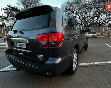 Серый Тойота Секвойя, объемом двигателя 5.7 л и пробегом 171 тыс. км за 32500 $, фото 5 на Automoto.ua
