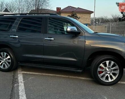 Серый Тойота Секвойя, объемом двигателя 5.7 л и пробегом 171 тыс. км за 32500 $, фото 2 на Automoto.ua