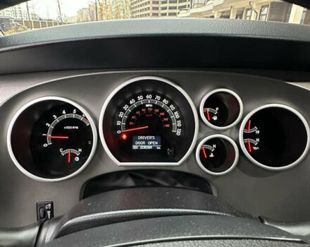 Серый Тойота Секвойя, объемом двигателя 5.69 л и пробегом 208 тыс. км за 30000 $, фото 12 на Automoto.ua