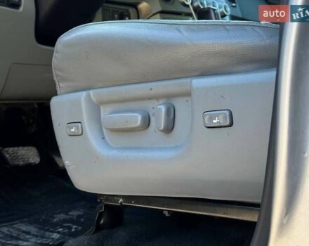 Серый Тойота Секвойя, объемом двигателя 5.66 л и пробегом 220 тыс. км за 32000 $, фото 24 на Automoto.ua