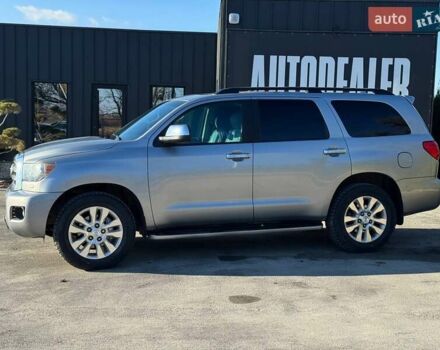 Серый Тойота Секвойя, объемом двигателя 5.66 л и пробегом 220 тыс. км за 32000 $, фото 5 на Automoto.ua