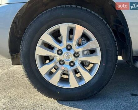 Серый Тойота Секвойя, объемом двигателя 5.66 л и пробегом 220 тыс. км за 32000 $, фото 16 на Automoto.ua