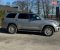 Серый Тойота Секвойя, объемом двигателя 5.66 л и пробегом 220 тыс. км за 32000 $, фото 2 на Automoto.ua