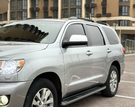 Серый Тойота Секвойя, объемом двигателя 5.69 л и пробегом 208 тыс. км за 30000 $, фото 8 на Automoto.ua